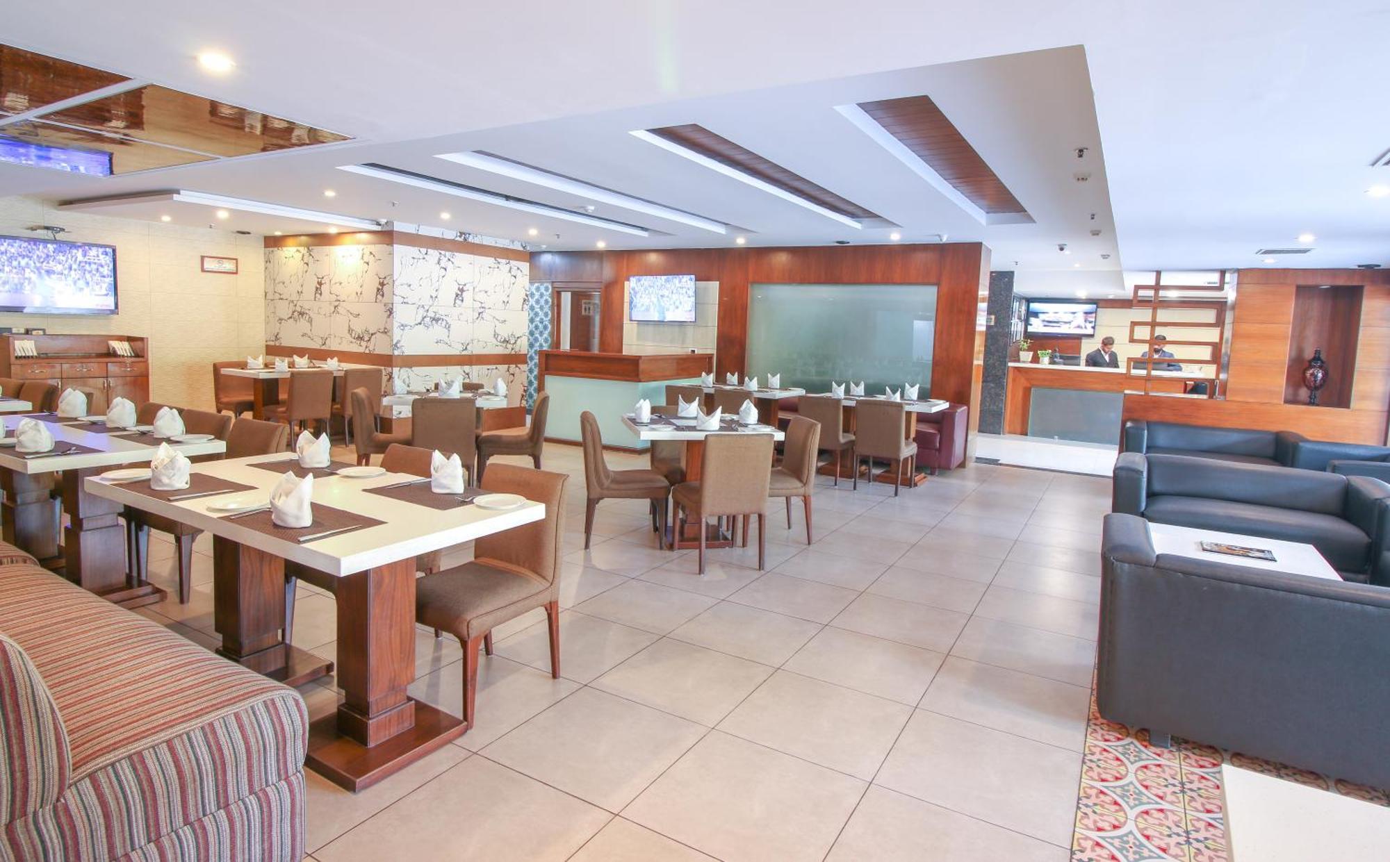 Hotel Cama Mohali Bagian luar foto