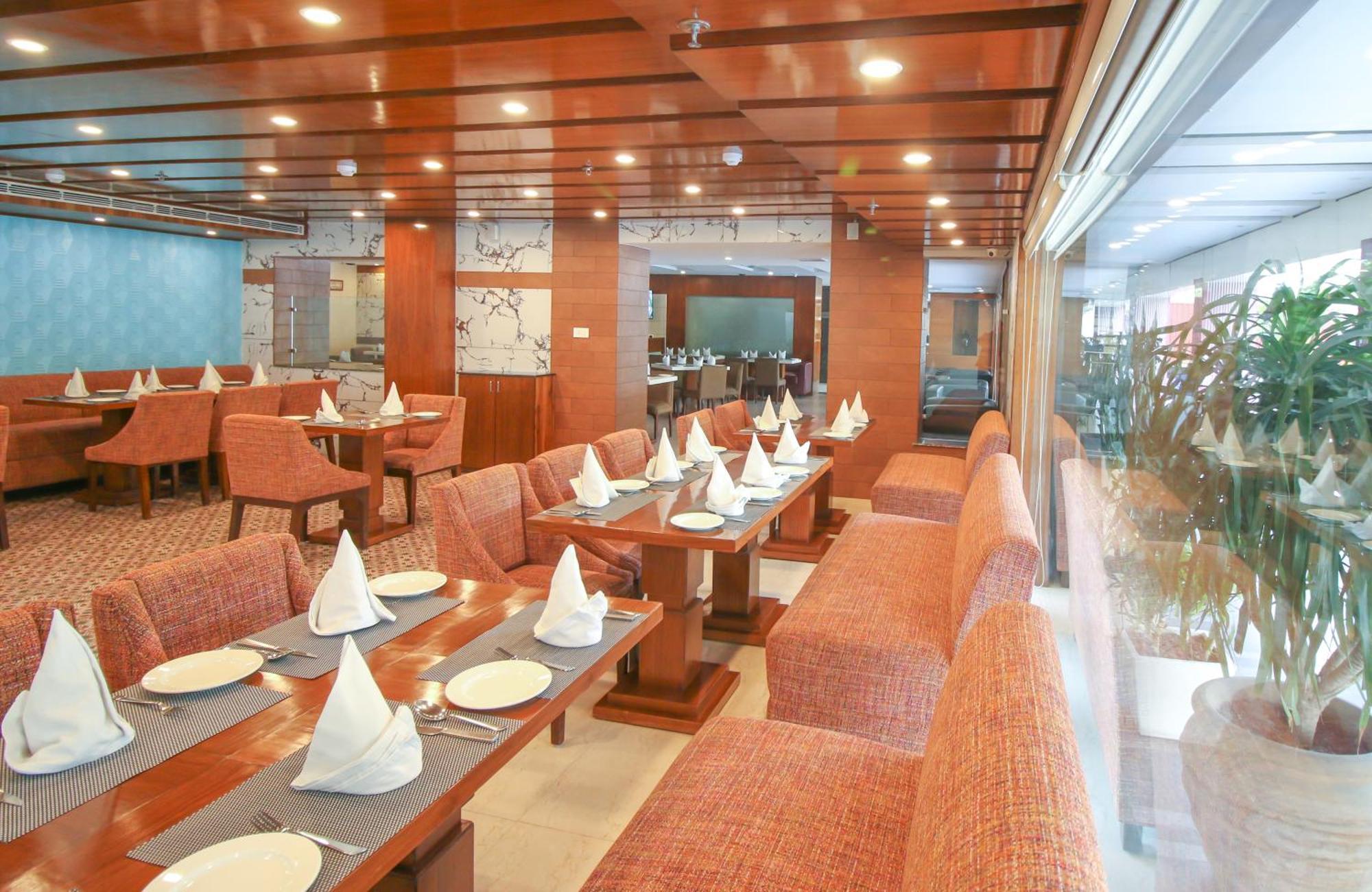 Hotel Cama Mohali Bagian luar foto