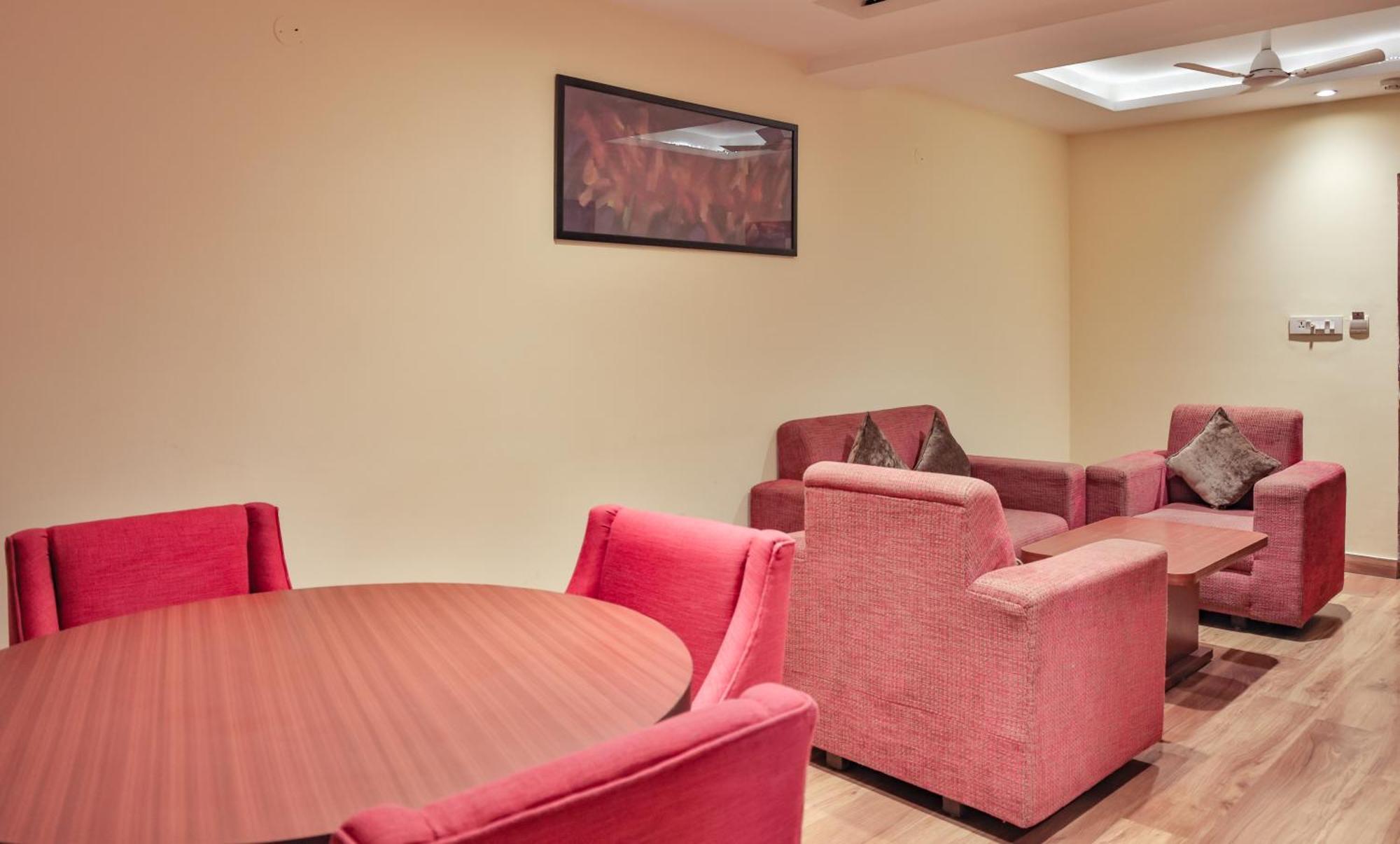 Hotel Cama Mohali Bagian luar foto