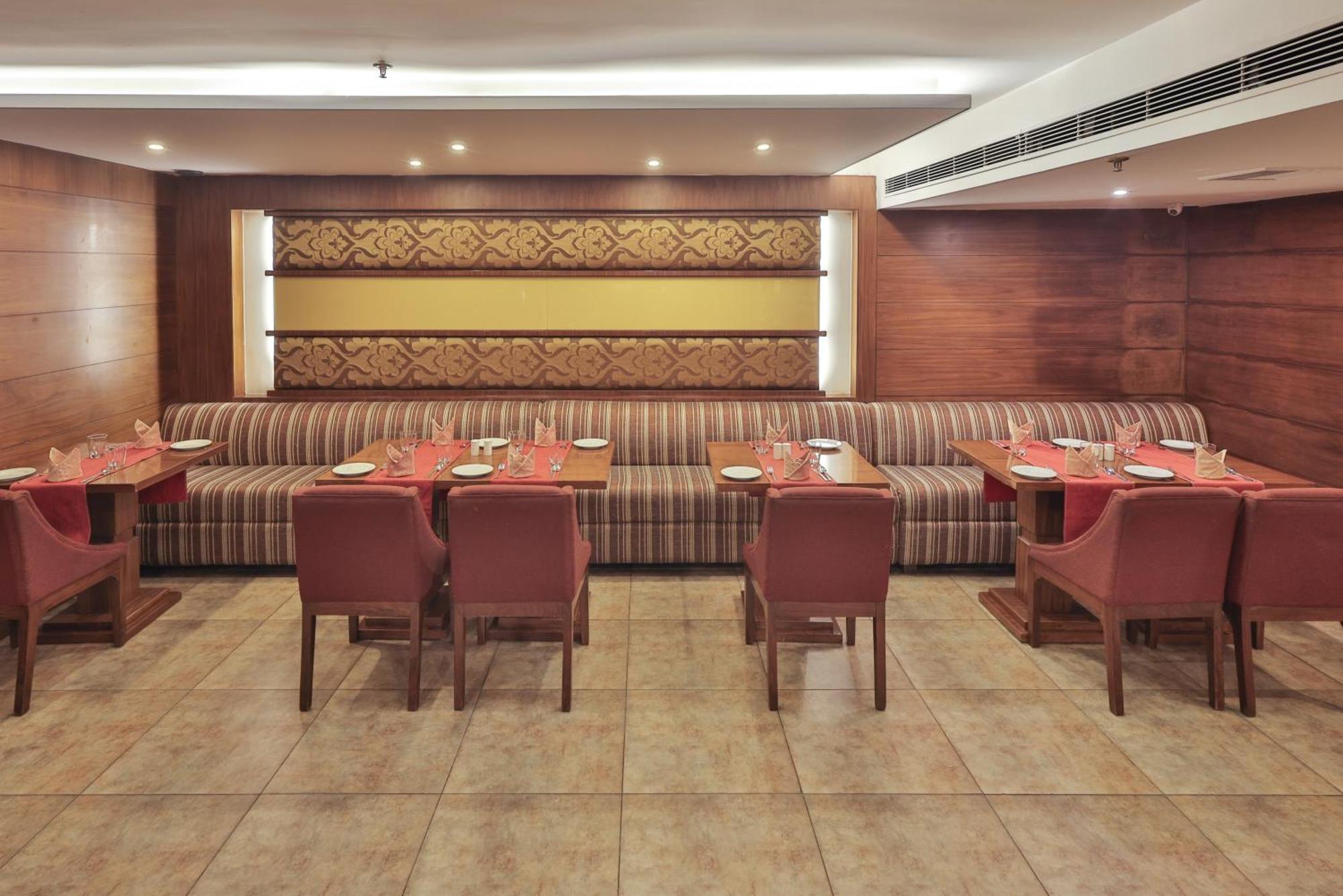 Hotel Cama Mohali Bagian luar foto