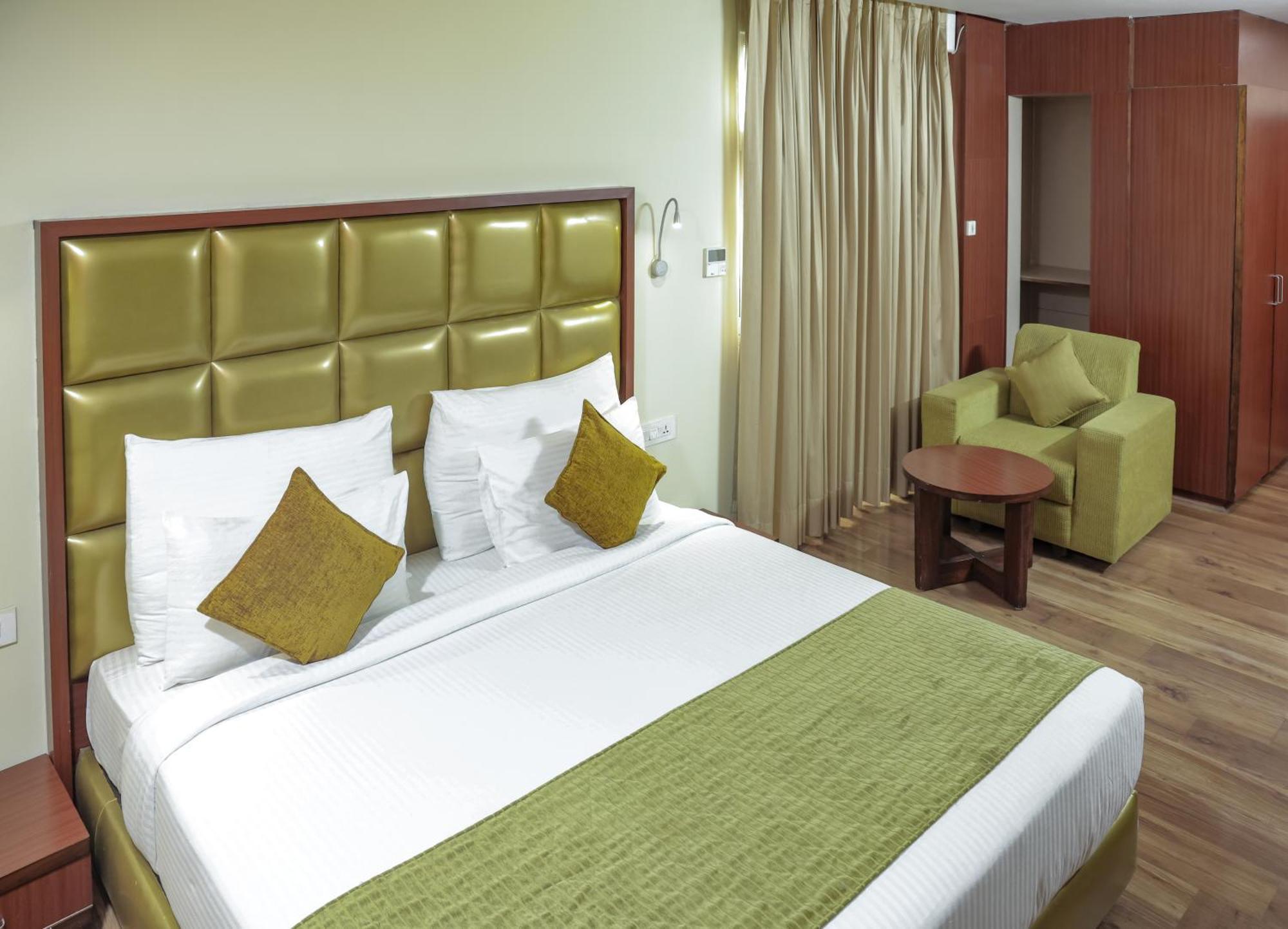 Hotel Cama Mohali Bagian luar foto