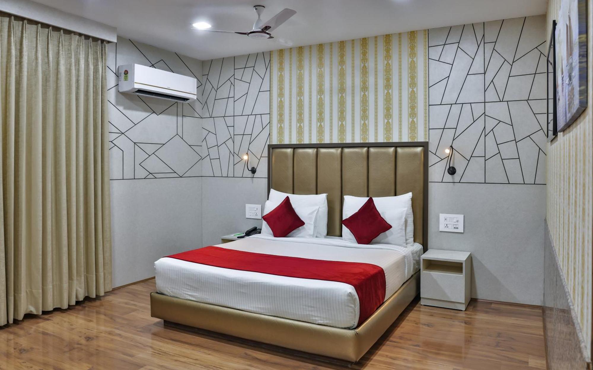 Hotel Cama Mohali Bagian luar foto