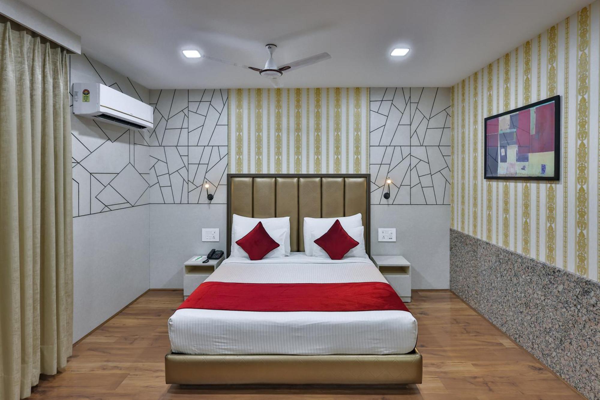 Hotel Cama Mohali Bagian luar foto