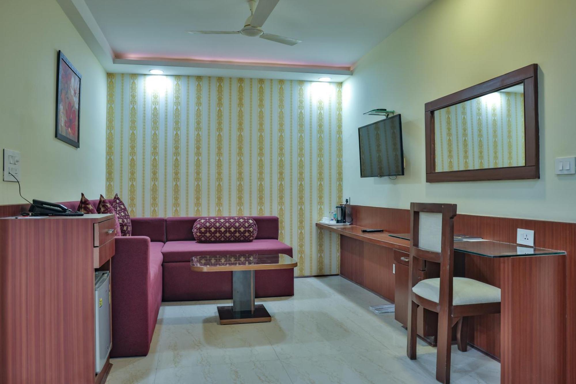 Hotel Cama Mohali Bagian luar foto