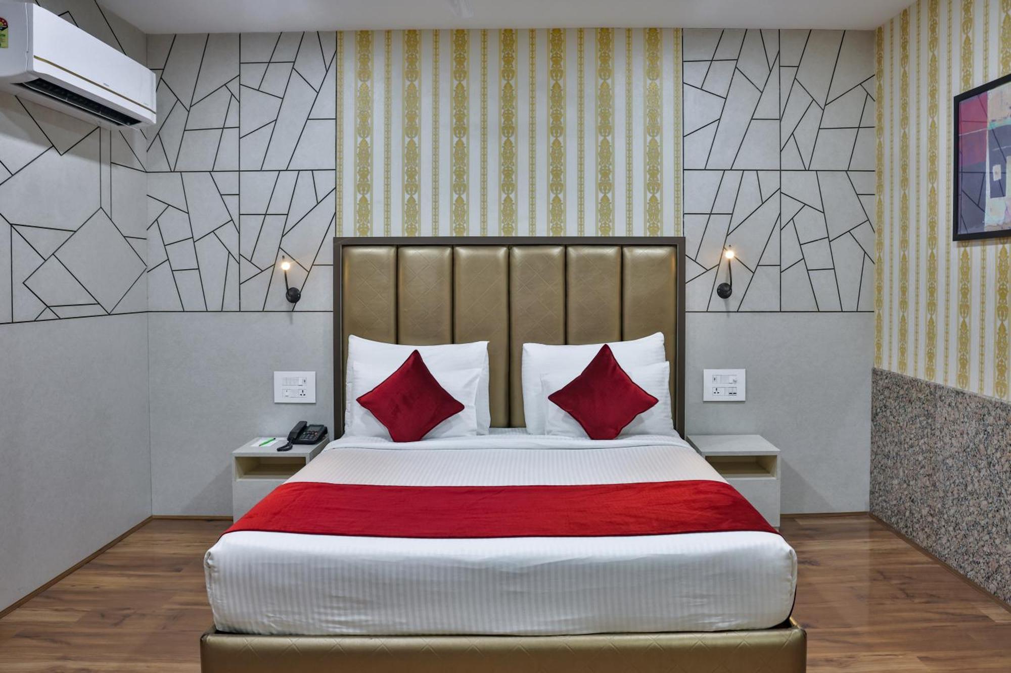 Hotel Cama Mohali Bagian luar foto