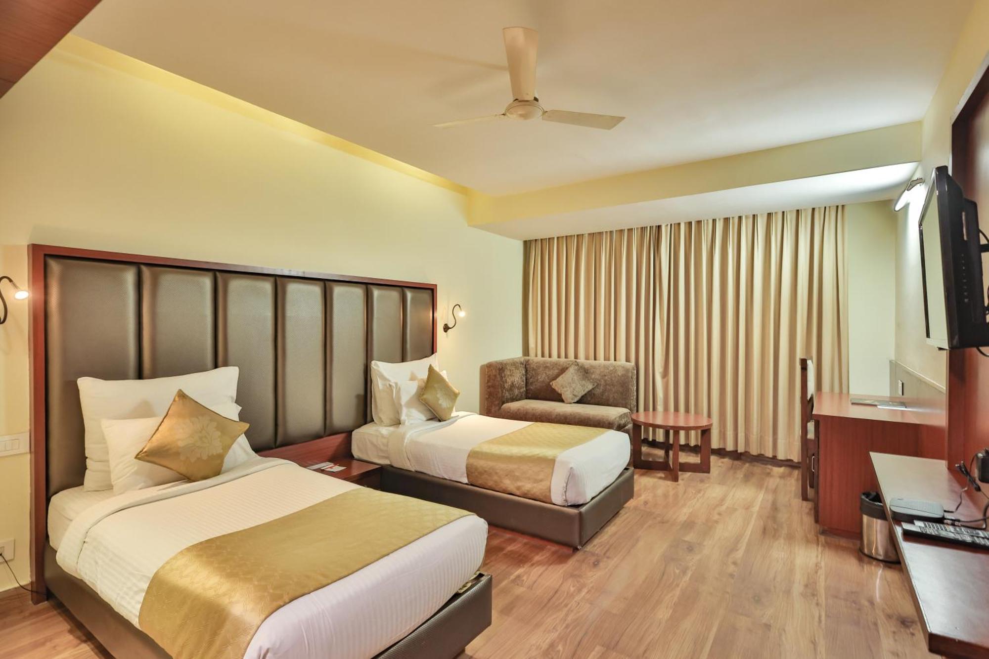 Hotel Cama Mohali Bagian luar foto
