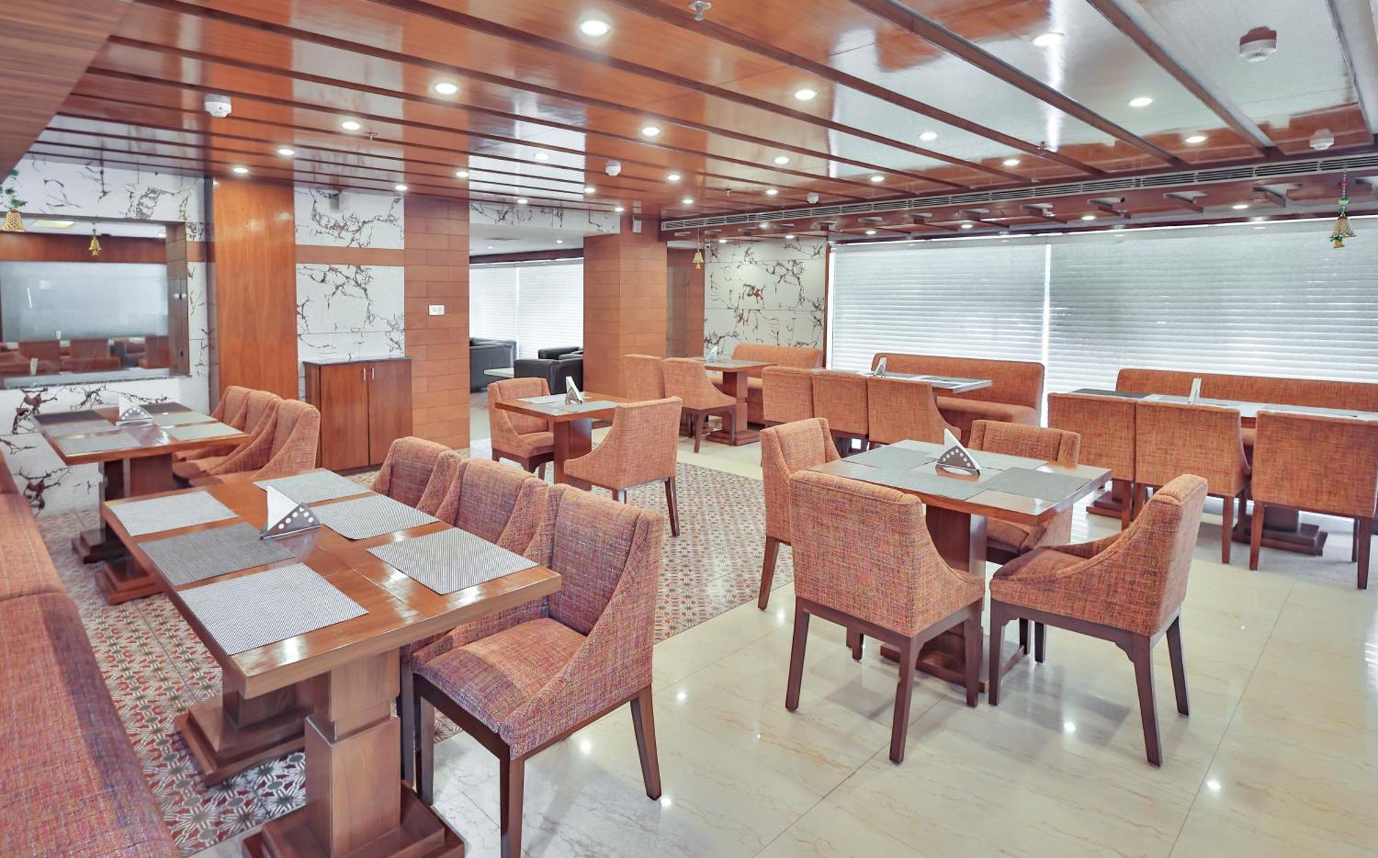 Hotel Cama Mohali Bagian luar foto