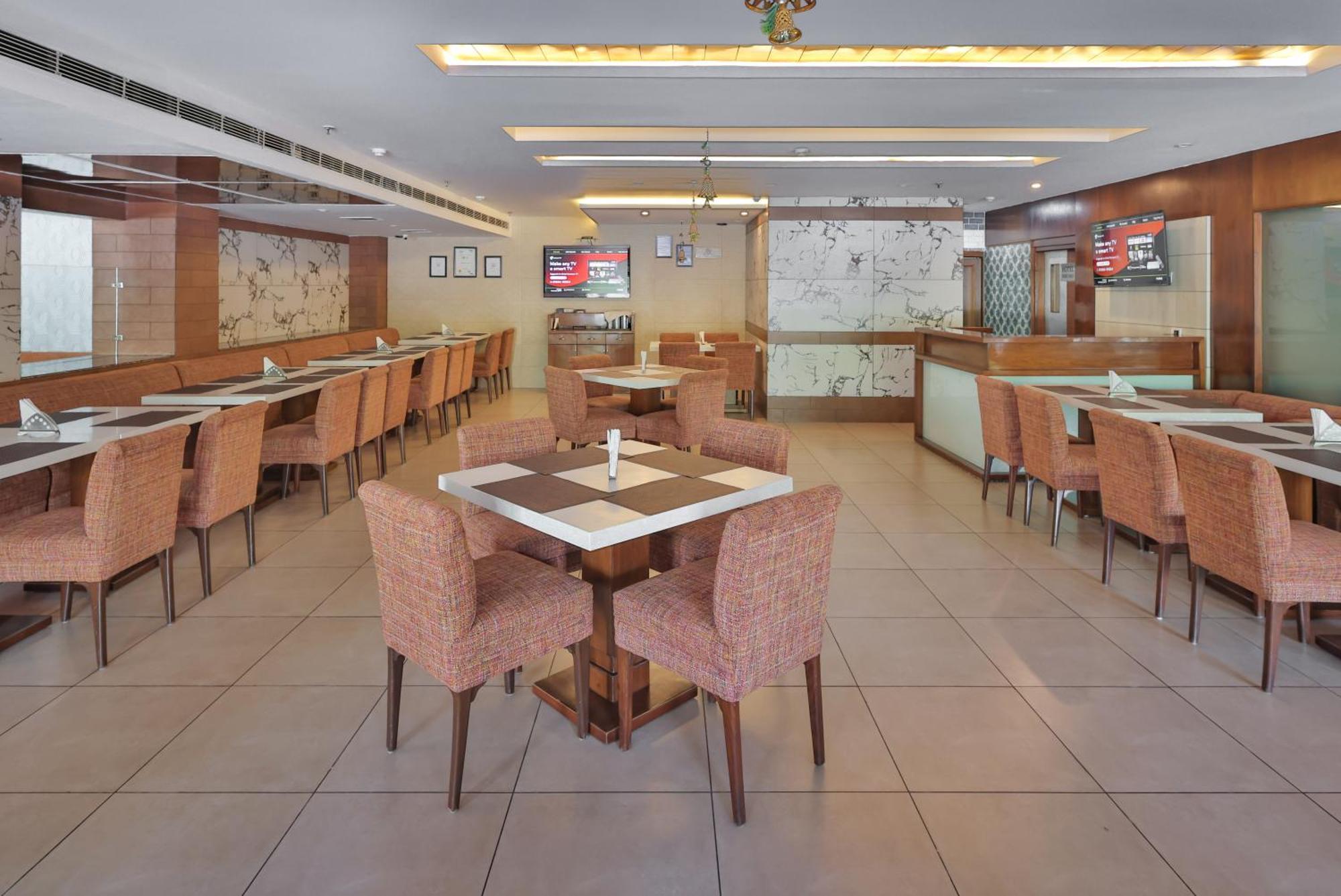 Hotel Cama Mohali Bagian luar foto