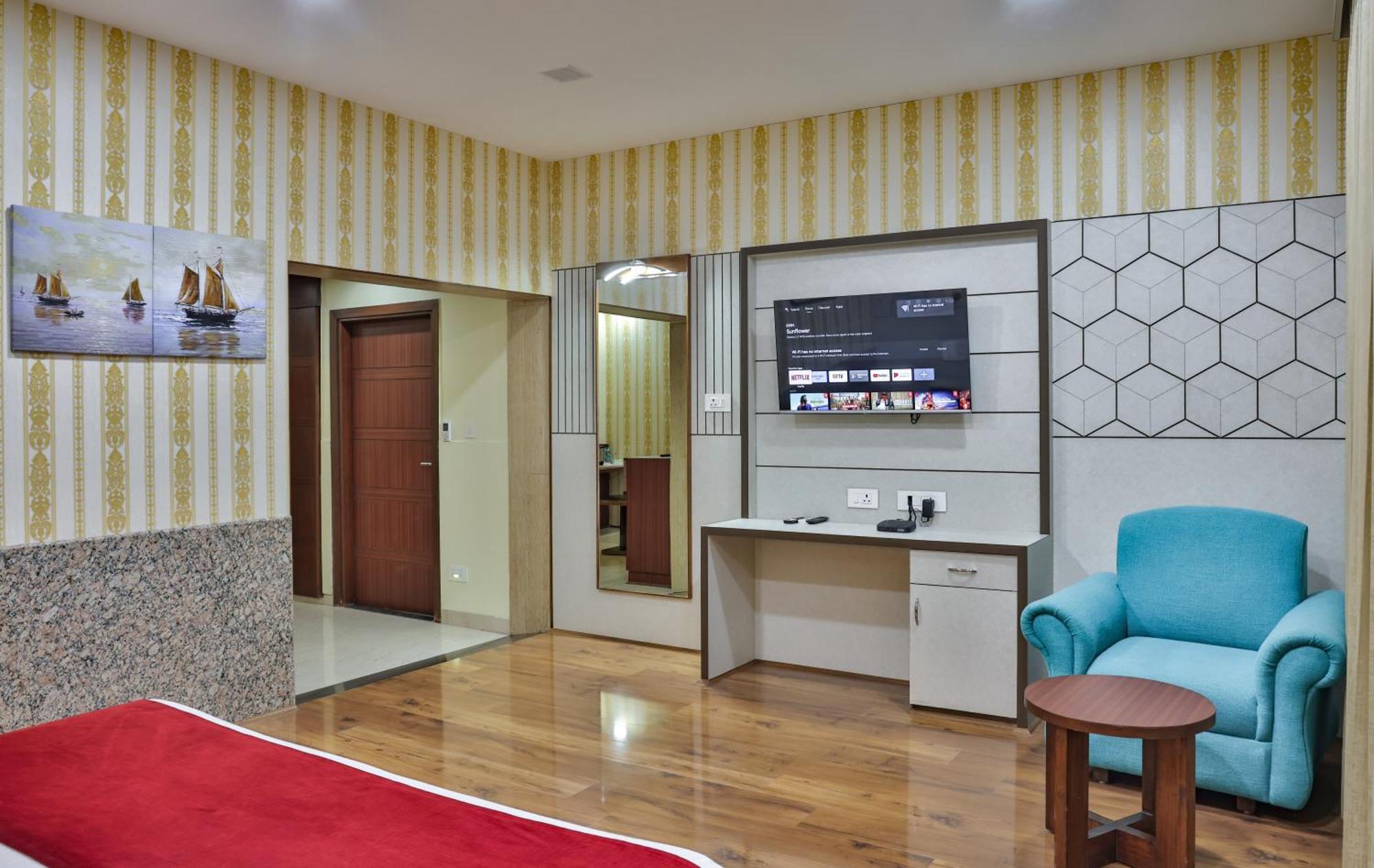 Hotel Cama Mohali Bagian luar foto