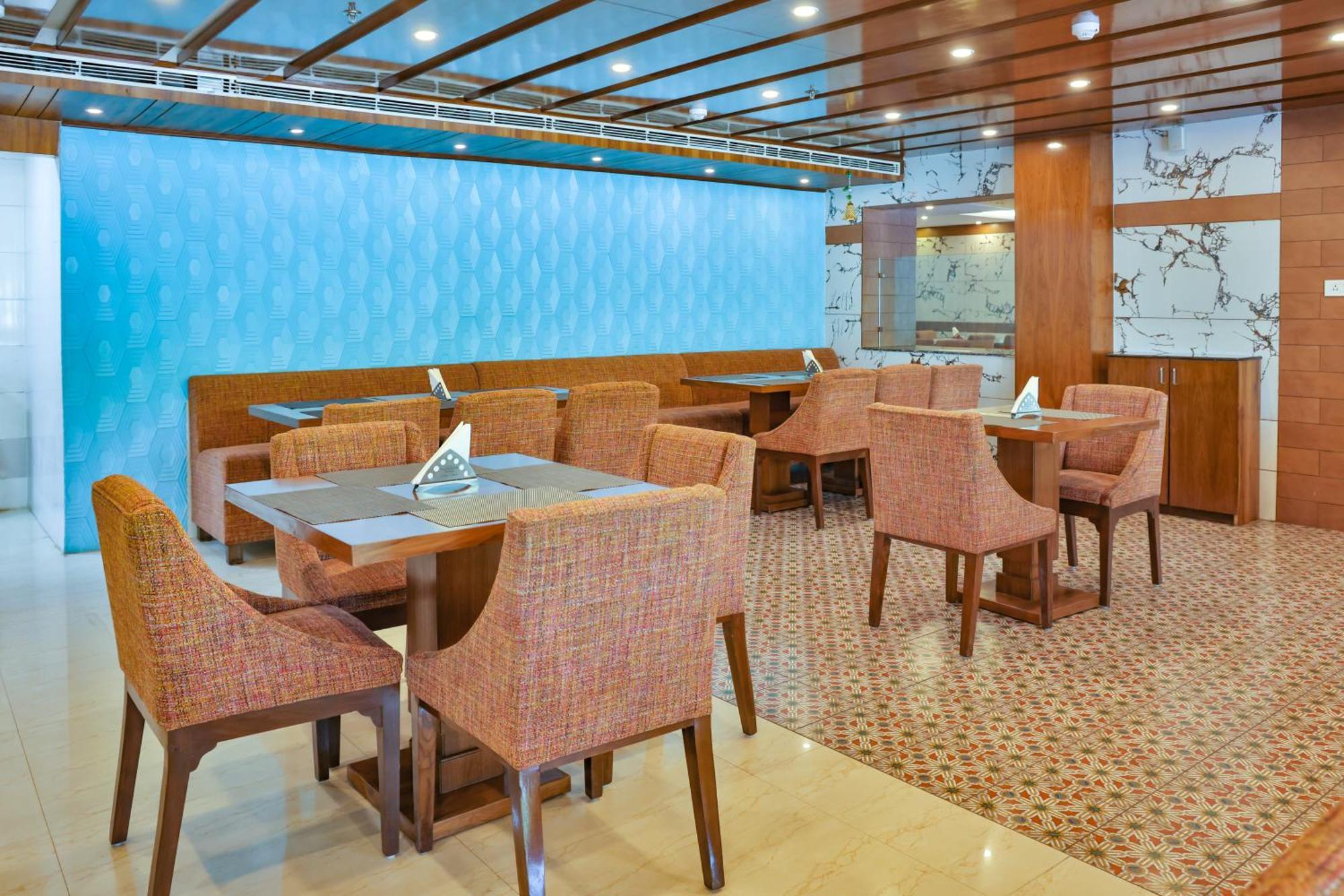 Hotel Cama Mohali Bagian luar foto