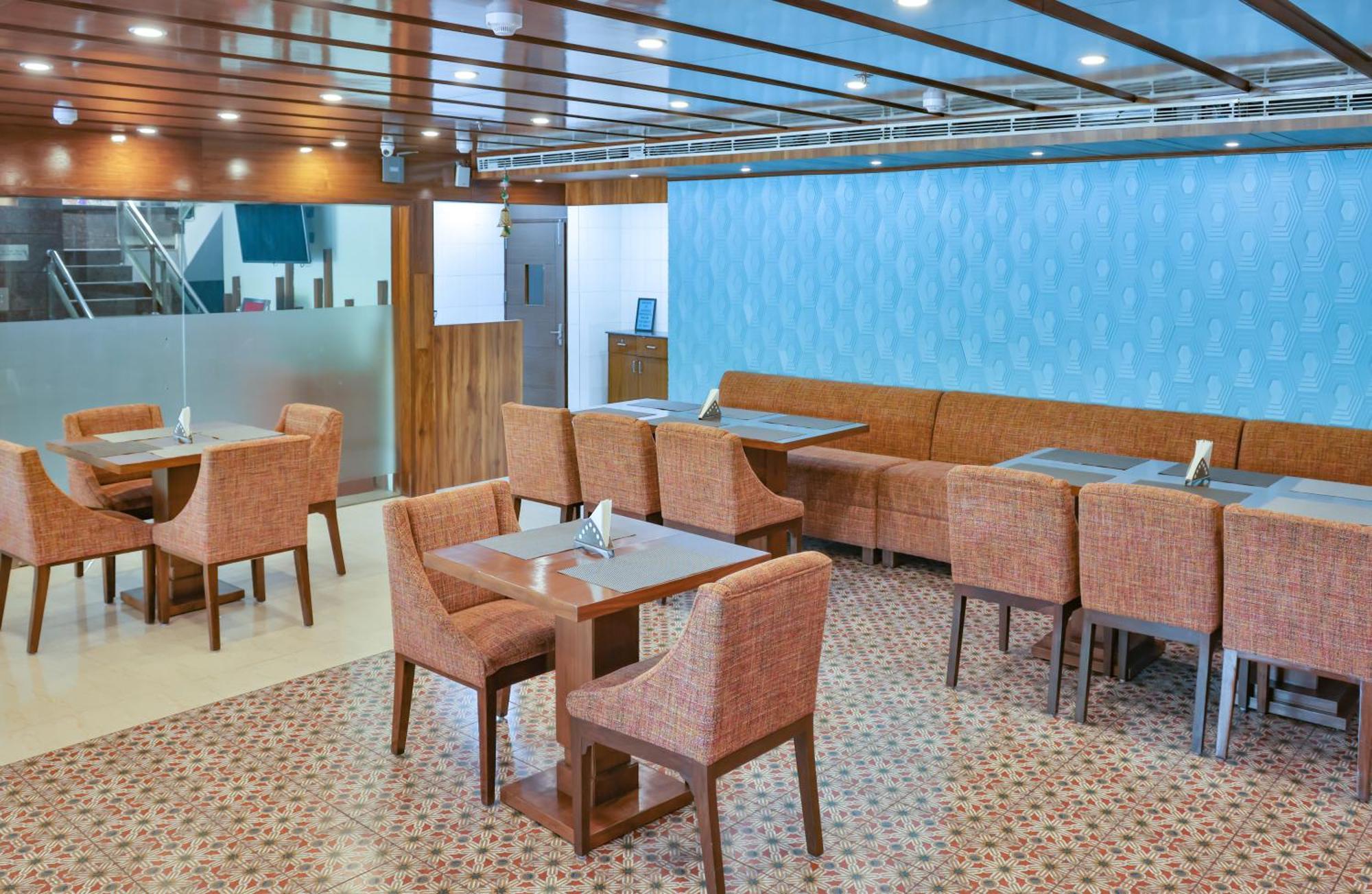 Hotel Cama Mohali Bagian luar foto